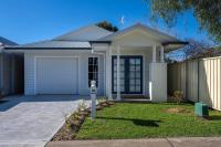 'Huxley House' An Elegant Mudgee Retreat with Backyard - B&B Mudgee