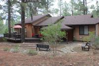 Kathys Cabin, King Bed, Hot Tub, Near-NAU & Downtown attractions, Perfect Year-Round Mountain Getaway - Chambres d'hôtes Flagstaff