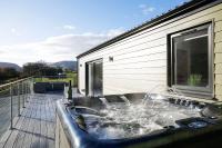 Castlehill cabin with a hot tub - B&B Peebles