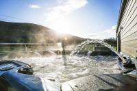 Castlehill cabin with a hot tub - B&B Peebles