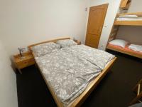 Vierbettzimmer mit Bad