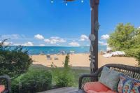 B&B Traverse City - Beachside 108 with Pool Hot Tub and Direct Beach Access - Bed and Breakfast Traverse City