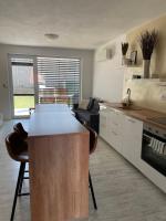 Sunny apartment on the lakes - B&B