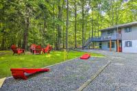 Wraparound Deck Big Bass Lake Home in Gouldsboro - Chambres d’hôtes