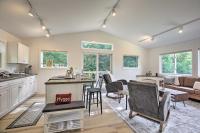 B&B Cambridge - Airy and Bright Hideaway Near Smugglers Notch! - Bed and Breakfast Cambridge