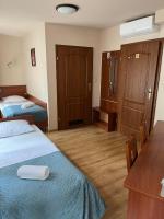 Zweibettzimmer mit Balkon
