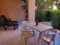 Spacieux rez-de-jardin avec terrasse et accès direct à la piscine à Sète - FR-1-472A-171 - B&B Sète