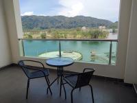 Marina Island Couple Home Stay - B&B