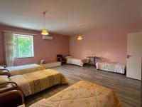 Camera Familiare con Bagno in Comune