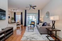 B&B Houston - Smoke Free Amazing Modern 1 BD near NRG - Bed and Breakfast Houston