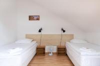 Tweepersoonskamer met 2 Aparte Bedden en Douche