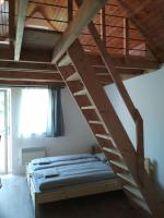 Vojtěch Jestřáb - rodinné vinařství - B&B Mutěnice