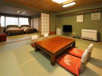 Camera Doppia con Letti Singoli con Area Tatami