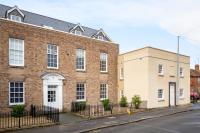Elliot Oliver - 2 Bedroom Garden Apartment With Parking - Chambres d'hôtes Cheltenham