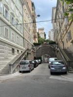 Alla Scalinata del Teatro Rossetti confort suites parcheggio in Viale XX Settembre - Chambres d'hôtes Trieste