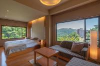 Corner Room with Tatami Area with Semi Open-Air Bath - Garden view