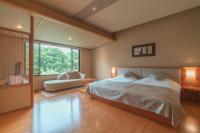 Room with Tatami Area with Semi Open-Air Bath - Garden view