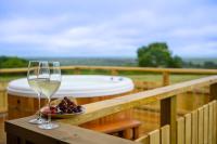 Luxury Log Cabin with a Hot Tub - Chambres d’hôtes