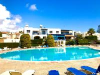 Apartment with large pool - B&B