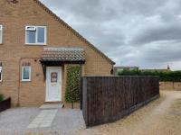 1 Bedroom House with Garden and off road private parking - B&B