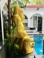 B&B Angeles City - Golden Gorilla Villa with private pool & jacuzzi - Bed and Breakfast Angeles City