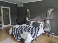 B&B Summerstrand - Serene Double Room with private bathroom - Bed and Breakfast Summerstrand