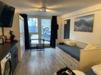 B&B Stuttgart - Ferienwohnung Beutelsbacherstr. 12 C - Bed and Breakfast Stuttgart