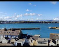 B&B Portrush - Portrush Penthouse Stunning Harbour & Atlantic Views only 2 mins walk to Harbour & Ramore - Bed and Breakfast Portrush