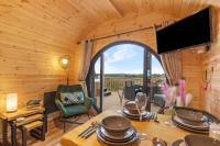 B&B Lampeter - Blaenplwyf Luxury Countryside Shire Pods with Hot Tubs - Bed and Breakfast Lampeter