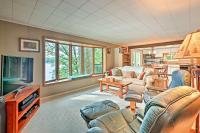 2 Mi to Winery Le Roy Escape with Fire Pit and Views - B&B