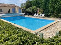 CHARMANT LOGEMENT AVEC PISCINE EN PROVENCE au premier étage d une villa - Bed and Breakfast