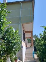 Vila Dervish ÇELA - MOKER - Bed and Breakfast Pogradec