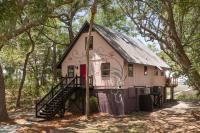 Folly Vacation Vintage Cottage with Stunning Views 218 - B&B