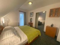 Familienzimmer mit Balkon