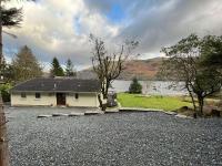 WATERSIDE 3 BED COTTAGE, HOT TUB, SAUNA, PVT BEACH - Chambres d’hôtes