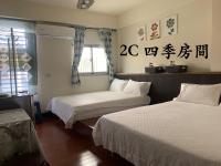 Quadruple Room with Private Bathroom