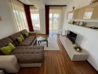 Comar Apartment Summerland Mamaia - B&B