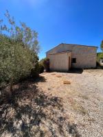 Appartement avec terrasse arborée proche LOURMARIN - B&B