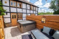 Apple Tree Cottage - Cosy 2 Bed with Deluxe HOT TUB & Log Burner - Chambres d’hôtes Hereford