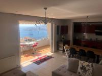 Lovely 2 bedroom apartment with a great sea view