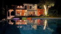 The Hideout Villa Puncak - Bed and Breakfast