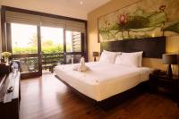 Deluxe Double or Twin Room with Balcony (Free Airport Pick-up OR Drop-off & 10% off Spa from 10 AM to 3 PM)