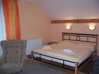 Habitación Doble con baño privado y cama supletoria