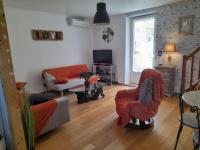 Maison de village avec cour intérieure et terrasse - B&B Septfonds