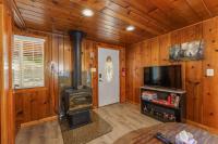 Acorn Cabin - Charming Place, Your getaway to Yosemite, Bass Lake - B&B