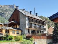 Apartment with Mountain View
