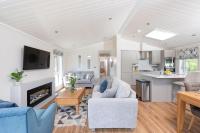 Orchid Lodge, 23 Roadford Lake Lodges - B&B Lifton