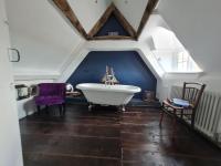 The Old Church House top floor in private house central Frome - Bed and Breakfast
