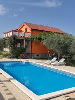 Apartment Velebit with swimming pool - 10km from sea - 20km from Zadar - B&B Benkovac