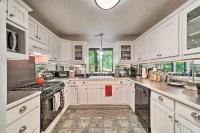 Serene Sky Valley Family Chalet with Fireplace - B&B Sky Valley